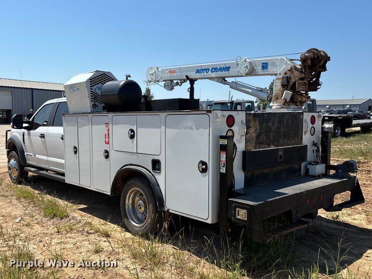 image for item ER3276 2017 Ford F550 utility / service truck