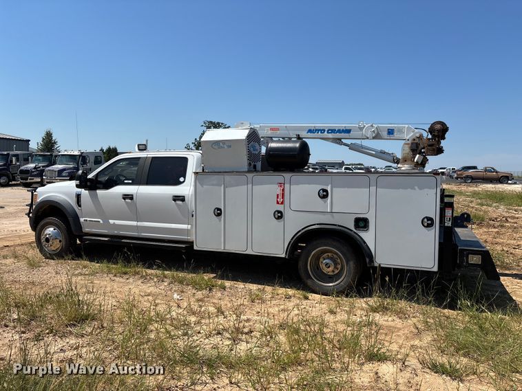 image for item ER3276 2017 Ford F550 utility / service truck