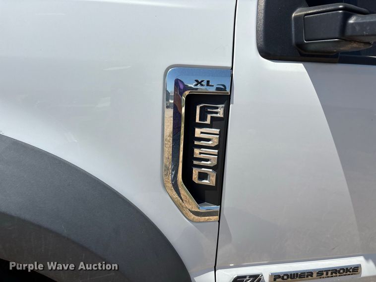 image for item ER3276 2017 Ford F550 utility / service truck