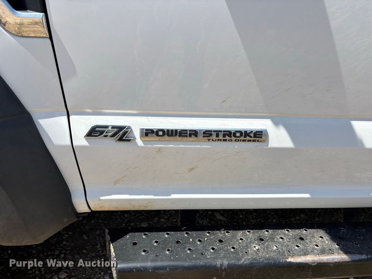 image for item ER3276 2017 Ford F550 utility / service truck
