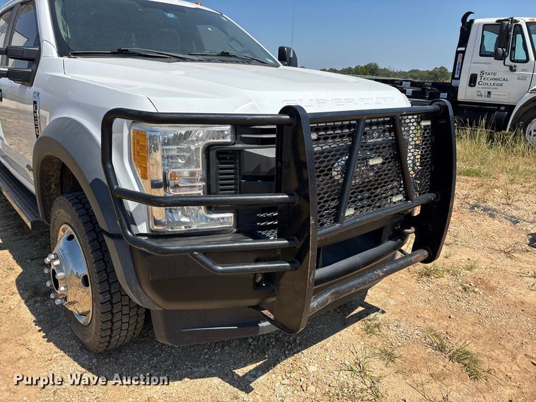 image for item ER3276 2017 Ford F550 utility / service truck