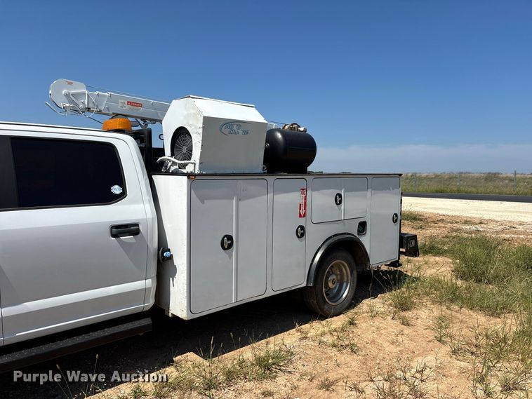 image for item ER3276 2017 Ford F550 utility / service truck