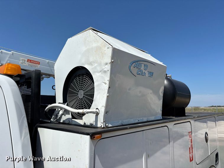 image for item ER3276 2017 Ford F550 utility / service truck
