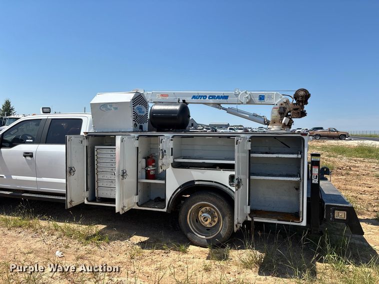 image for item ER3276 2017 Ford F550 utility / service truck