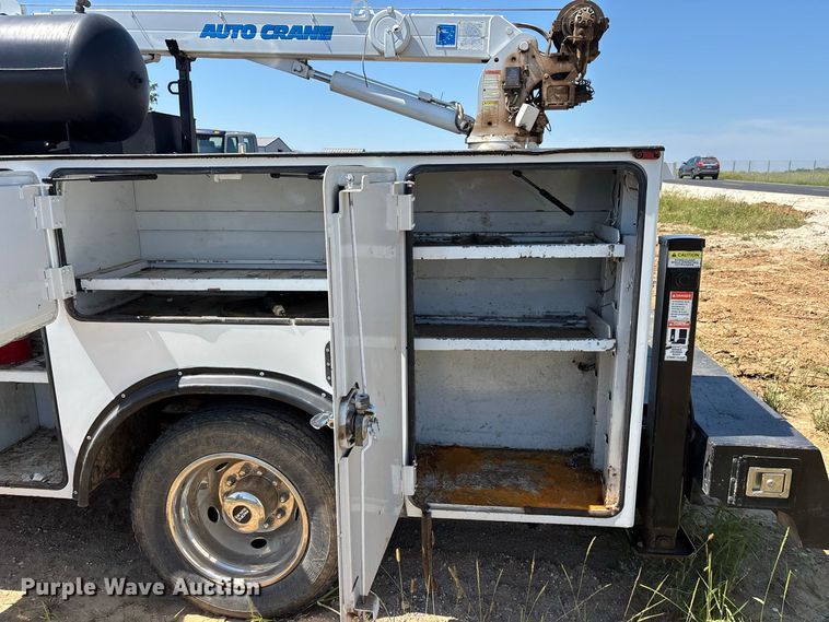 image for item ER3276 2017 Ford F550 utility / service truck