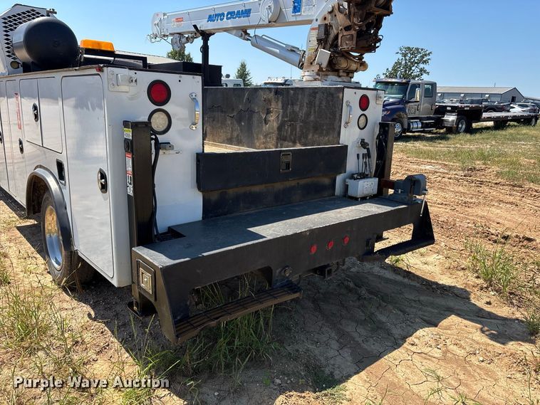 image for item ER3276 2017 Ford F550 utility / service truck