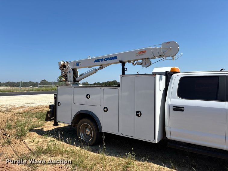 image for item ER3276 2017 Ford F550 utility / service truck