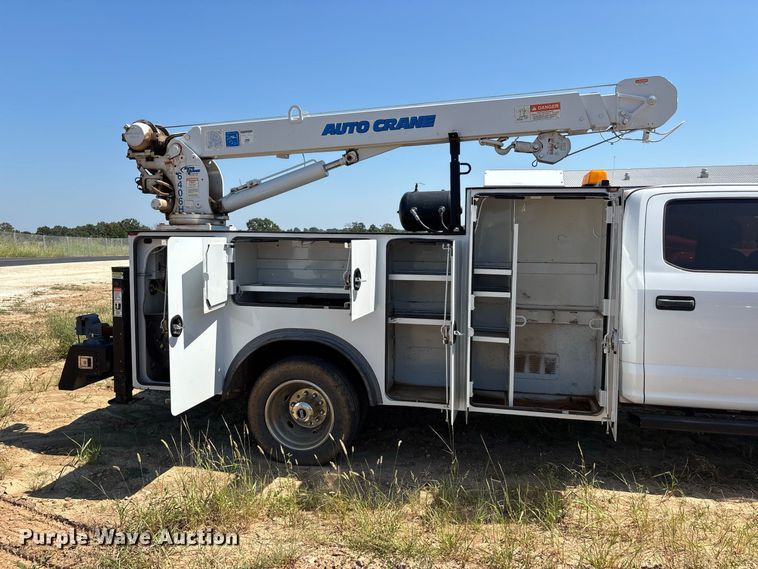 image for item ER3276 2017 Ford F550 utility / service truck