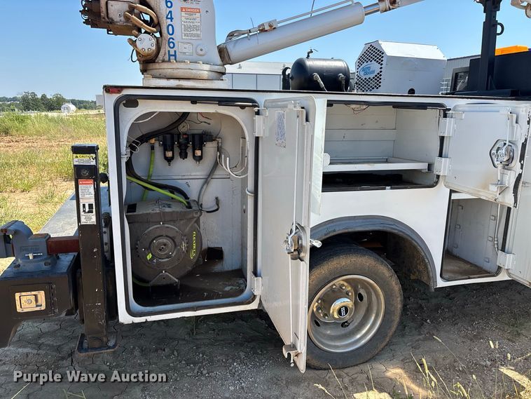 image for item ER3276 2017 Ford F550 utility / service truck