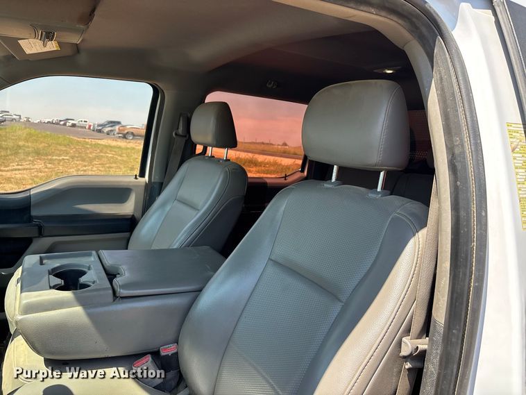 image for item ER3276 2017 Ford F550 utility / service truck