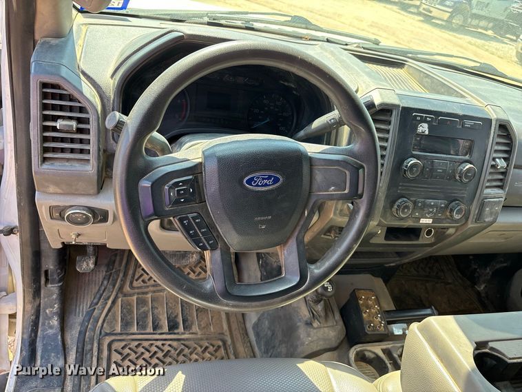 image for item ER3276 2017 Ford F550 utility / service truck