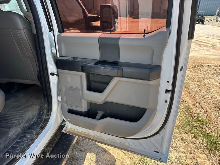 image for item ER3276 2017 Ford F550 utility / service truck