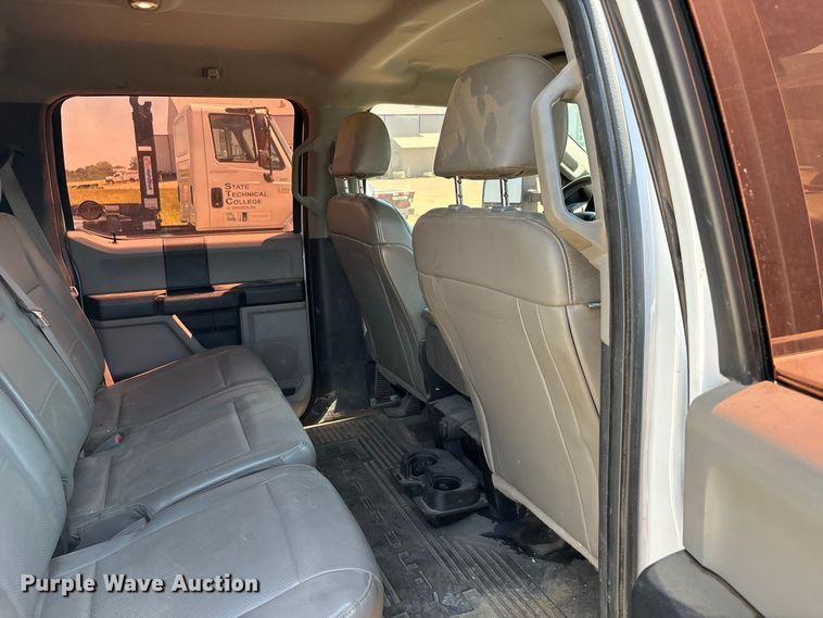 image for item ER3276 2017 Ford F550 utility / service truck