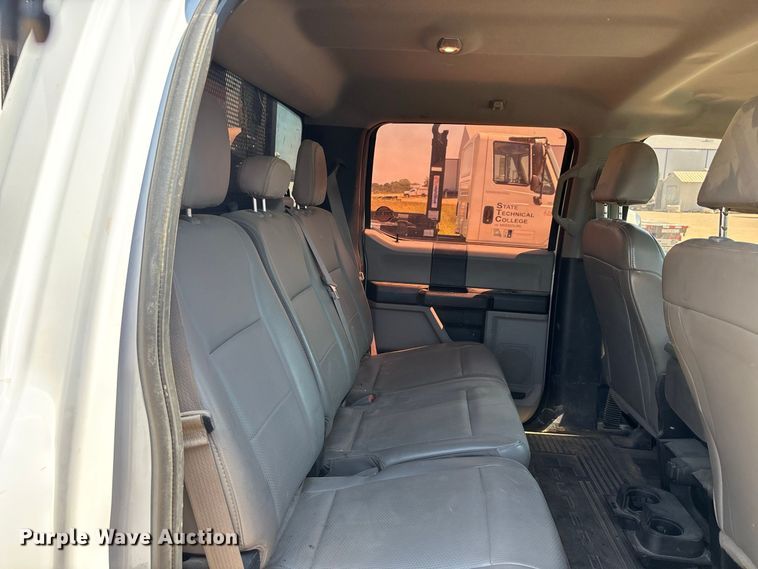 image for item ER3276 2017 Ford F550 utility / service truck