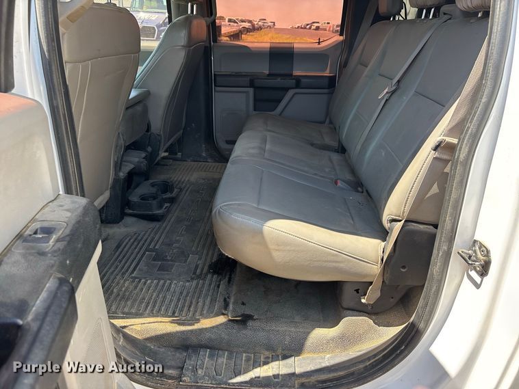 image for item ER3276 2017 Ford F550 utility / service truck