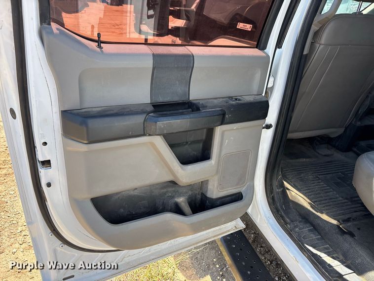 image for item ER3276 2017 Ford F550 utility / service truck