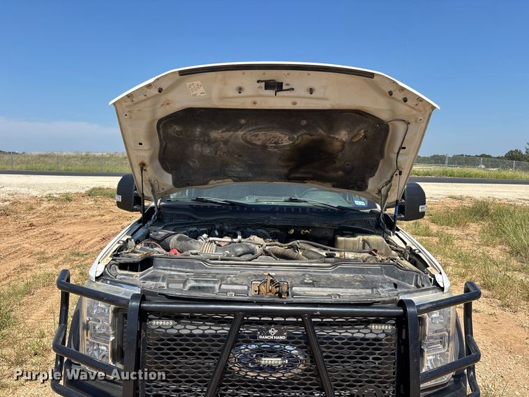 image for item ER3276 2017 Ford F550 utility / service truck