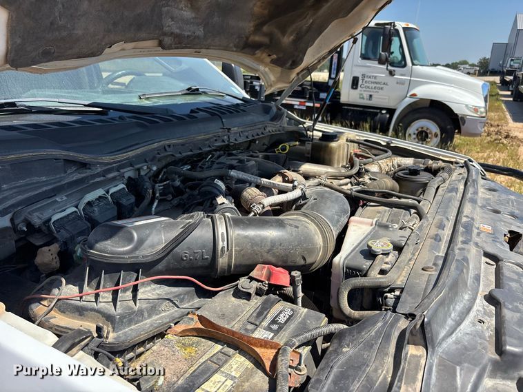 image for item ER3276 2017 Ford F550 utility / service truck