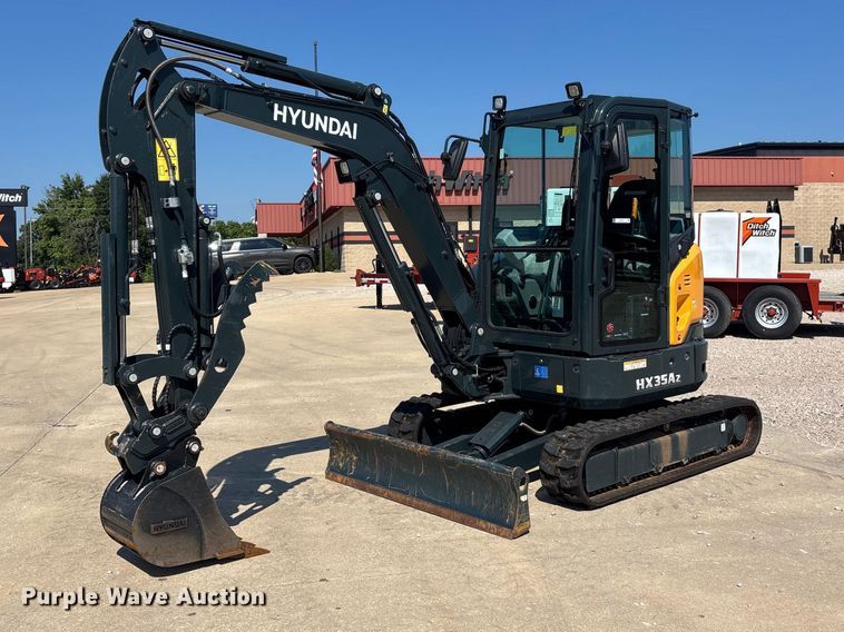 image for item ER3277 Hyundai HX35Az mini excavator
