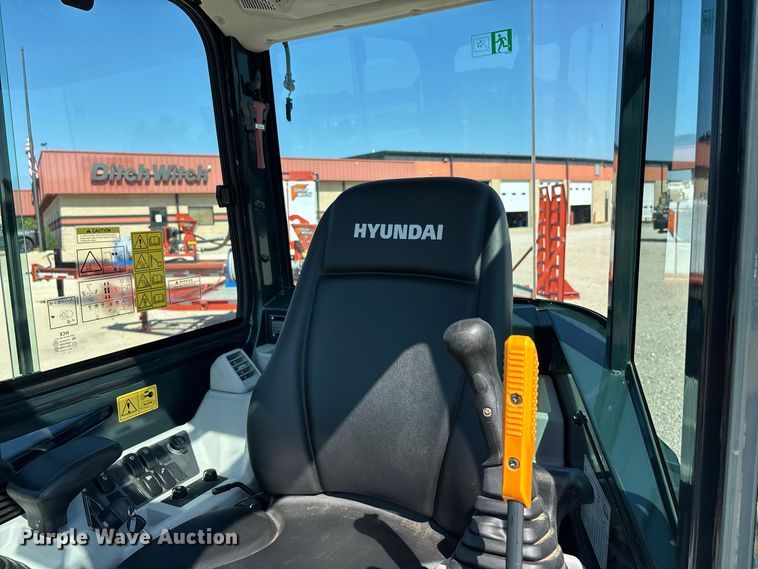 image for item ER3277 Hyundai HX35Az mini excavator