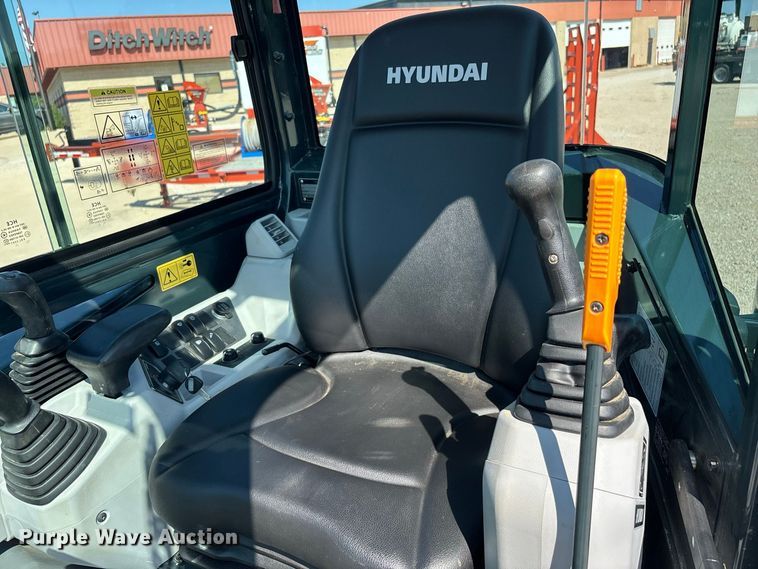 image for item ER3277 Hyundai HX35Az mini excavator
