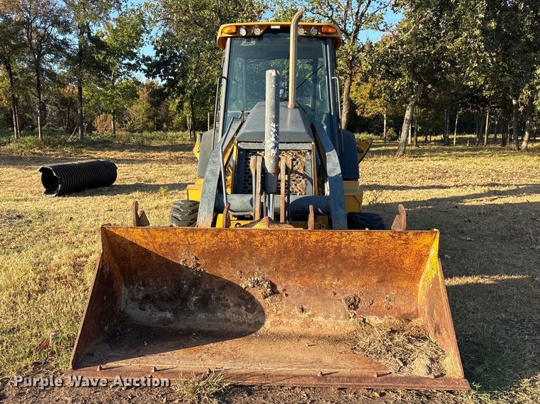 image for item ES8095 2011 John Deere 310J backhoe