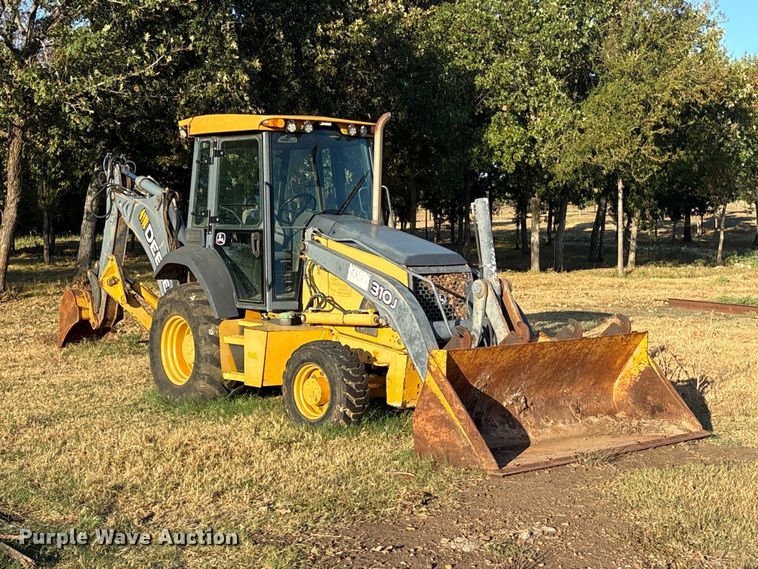 image for item ES8095 2011 John Deere 310J backhoe