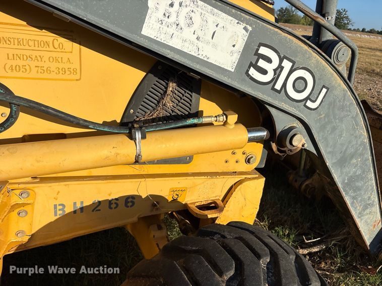 image for item ES8095 2011 John Deere 310J backhoe