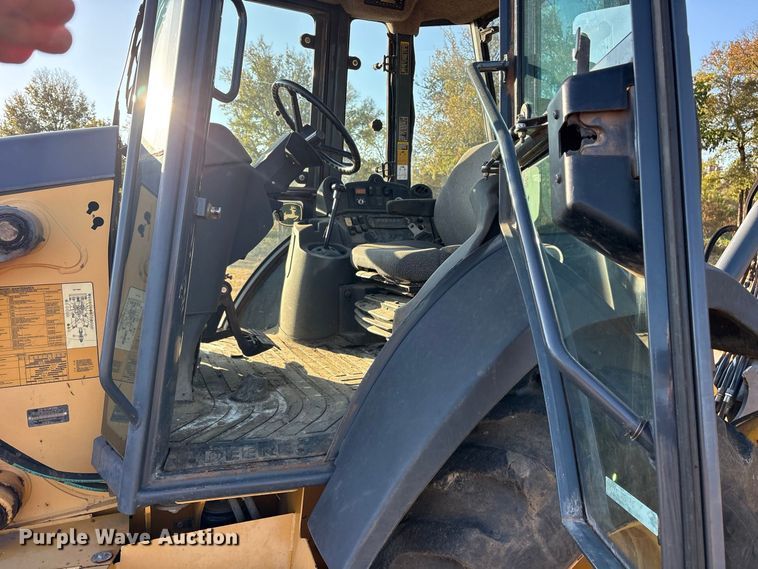 image for item ES8095 2011 John Deere 310J backhoe