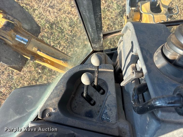 image for item ES8095 2011 John Deere 310J backhoe