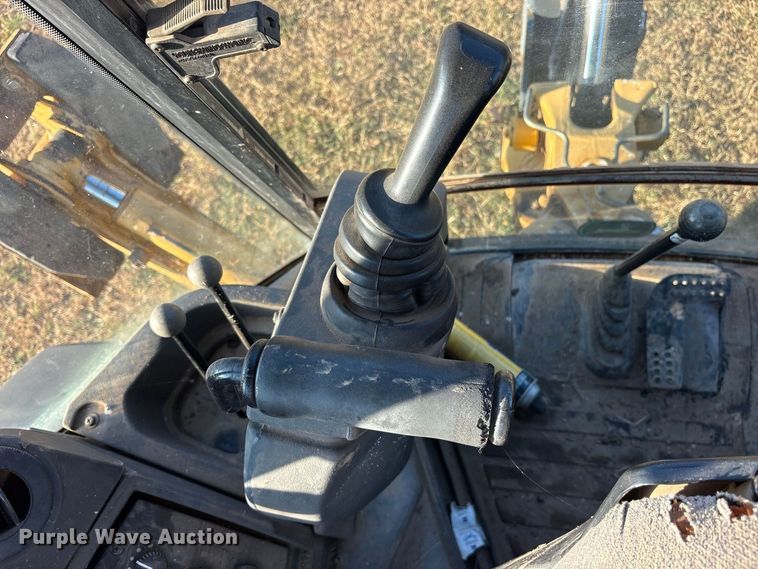 image for item ES8095 2011 John Deere 310J backhoe
