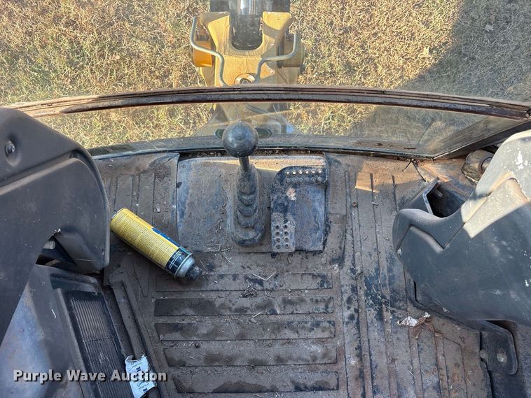 image for item ES8095 2011 John Deere 310J backhoe
