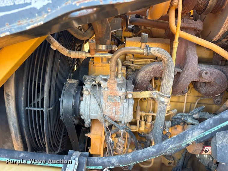 image for item ES8095 2011 John Deere 310J backhoe