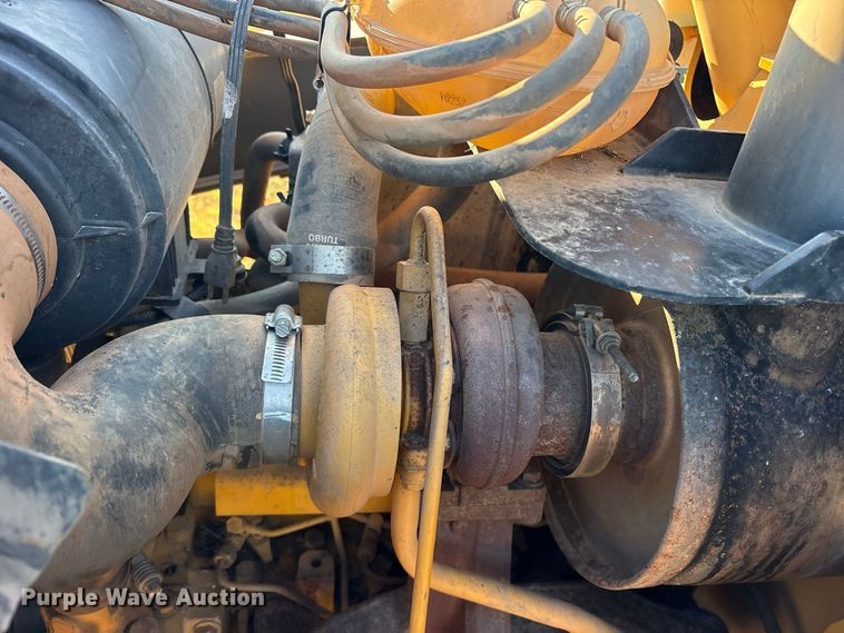 image for item ES8095 2011 John Deere 310J backhoe