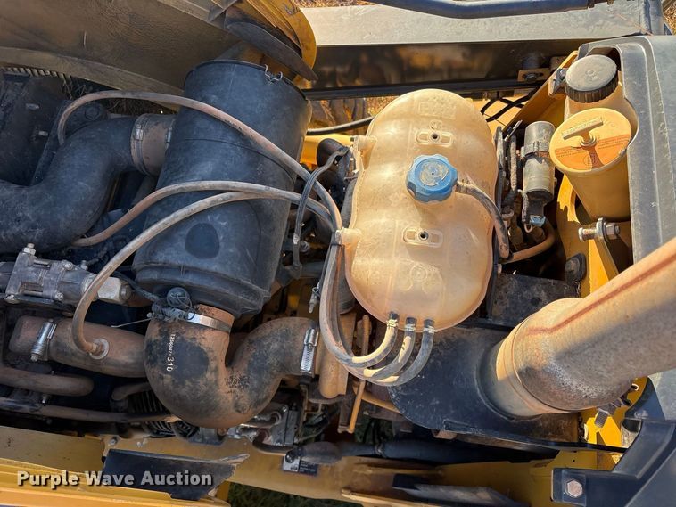 image for item ES8095 2011 John Deere 310J backhoe