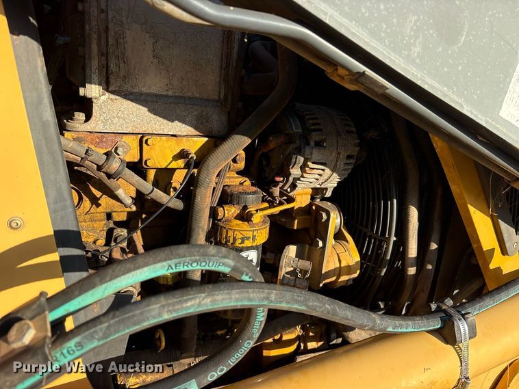 image for item ES8095 2011 John Deere 310J backhoe