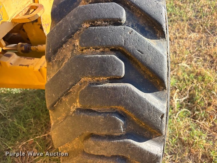 image for item ES8095 2011 John Deere 310J backhoe
