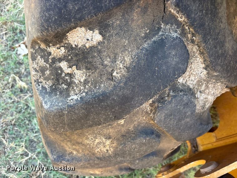 image for item ES8095 2011 John Deere 310J backhoe