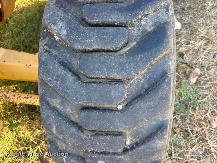 image for item ES8095 2011 John Deere 310J backhoe
