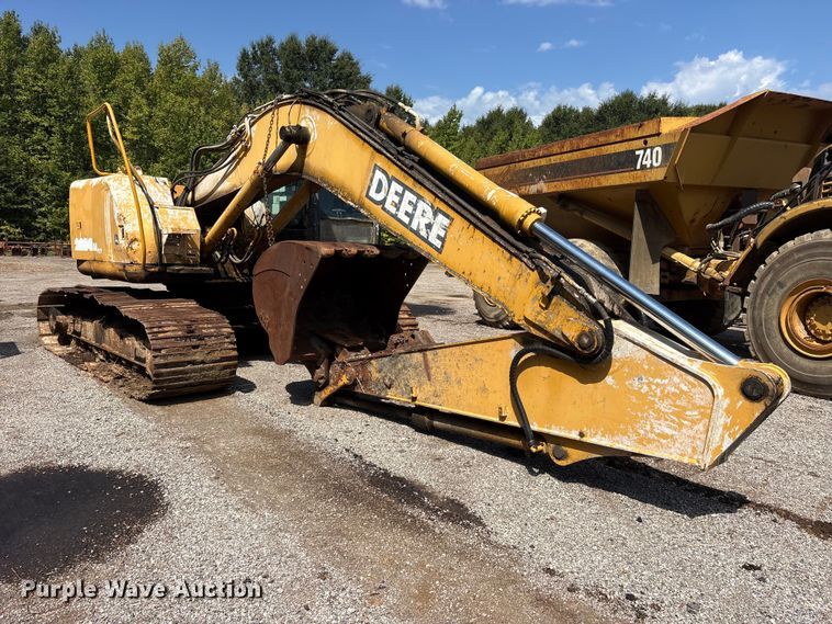 image for item ES8109 2005 John Deere 225C LC RTS excavator