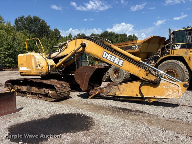 image for item ES8109 2005 John Deere 225C LC RTS excavator