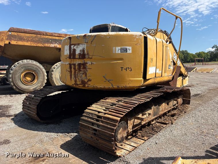 image for item ES8109 2005 John Deere 225C LC RTS excavator