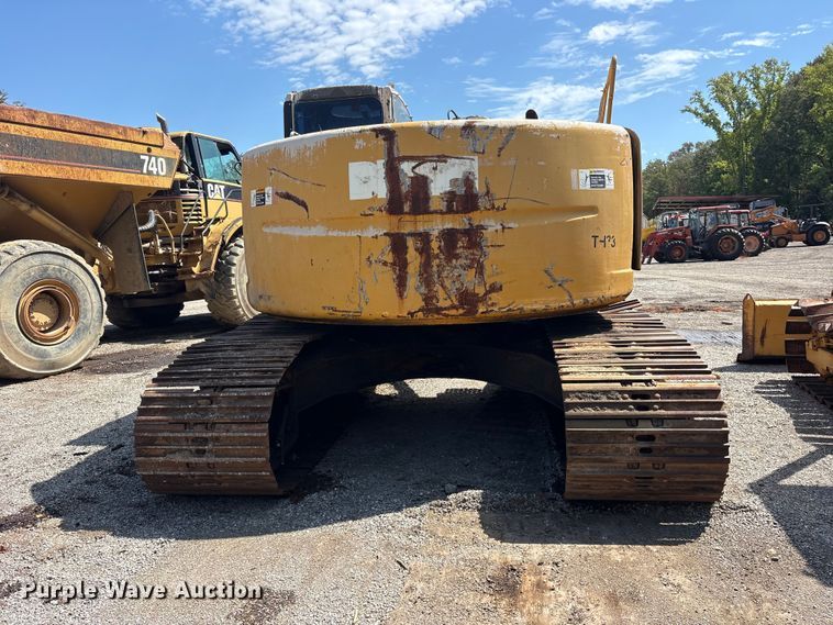 image for item ES8109 2005 John Deere 225C LC RTS excavator