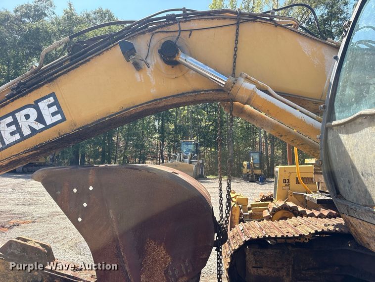 image for item ES8109 2005 John Deere 225C LC RTS excavator