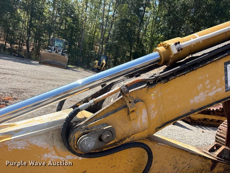 image for item ES8109 2005 John Deere 225C LC RTS excavator
