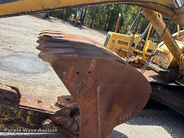 image for item ES8109 2005 John Deere 225C LC RTS excavator