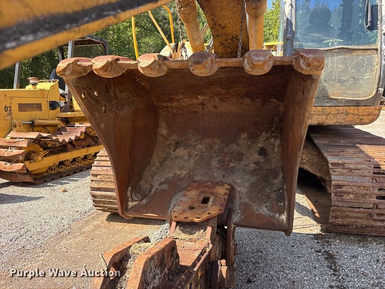 image for item ES8109 2005 John Deere 225C LC RTS excavator