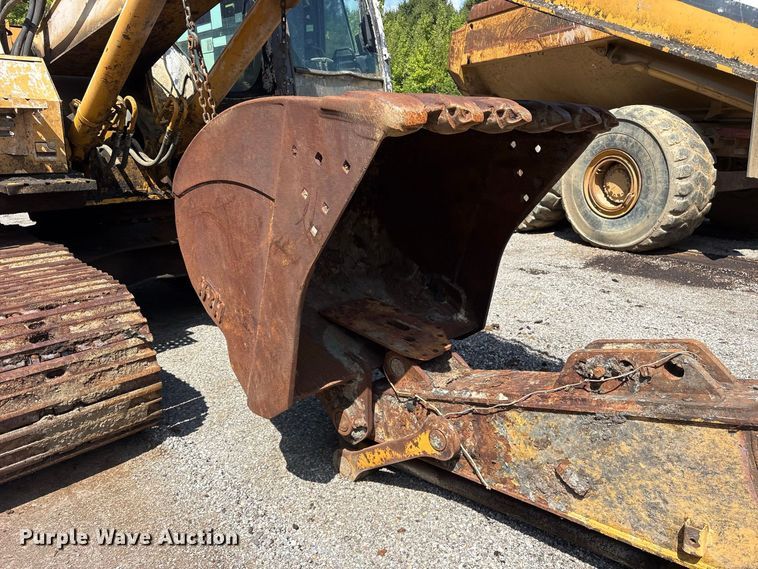image for item ES8109 2005 John Deere 225C LC RTS excavator