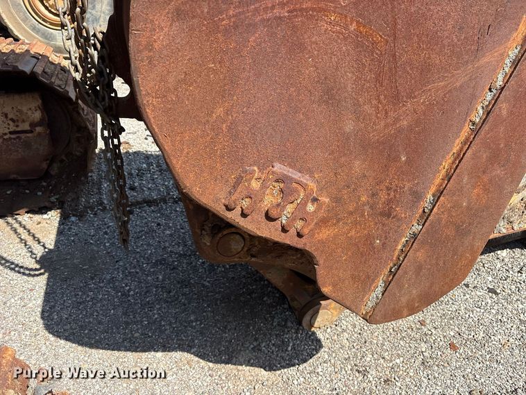 image for item ES8109 2005 John Deere 225C LC RTS excavator