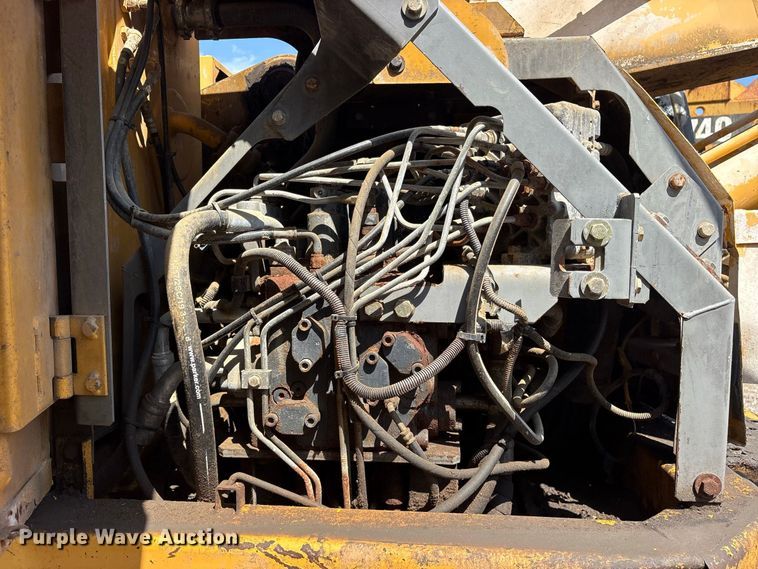 image for item ES8109 2005 John Deere 225C LC RTS excavator